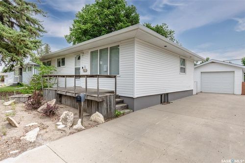 1245 Grace St, Moose Jaw, SK, S6H3C6 | Card Image