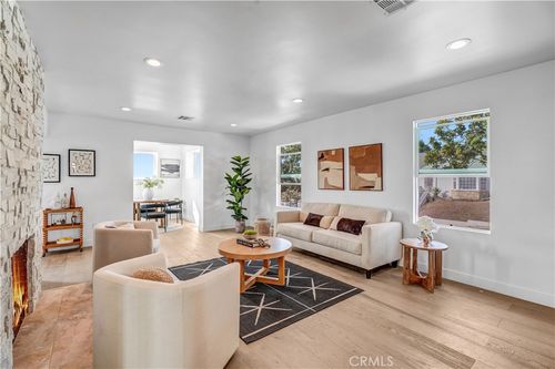 5452 Harcross Dr, Windsor Hills, CA, 90043-2112 | Card Image