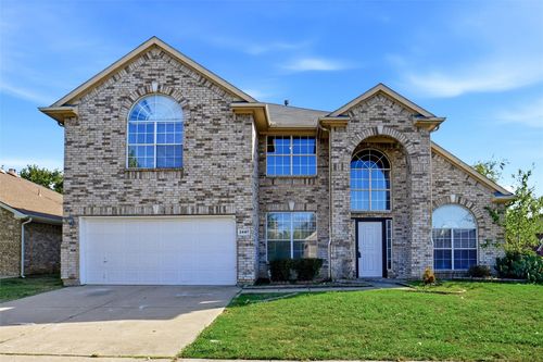 2447 Ranchview Dr, Grand Prairie, TX, 75052-7802 | Card Image