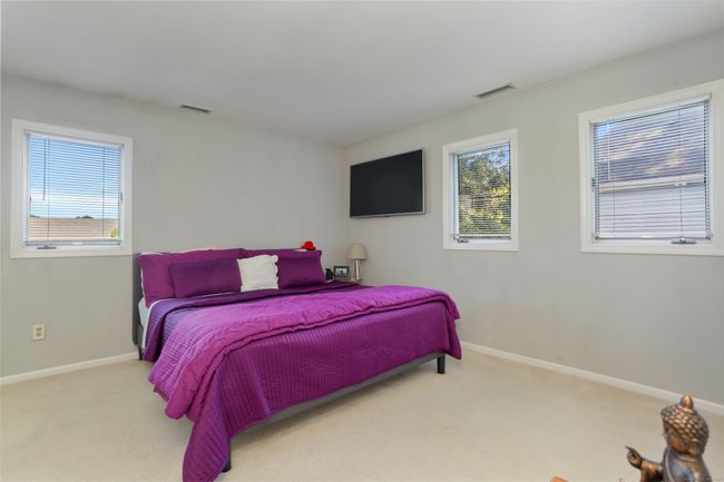 The primary bedroom features wall-to-wall carpeting, an ensuite bathroom and a walk-in closet. | Image 16
