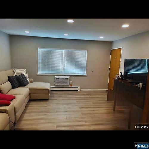 199 N Beverwyck Rd, Lake Hiawatha, NJ, 07034-1409 | Card Image