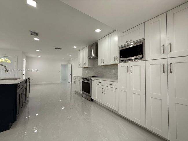 4314 Sw 97 Th Ct, House other with 5 bedrooms, 2 bathrooms and null parking in Miami FL | Image 9