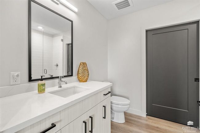 APT-201 - 3010 Fieldhouse Cir, Condo with 2 bedrooms, 2 bathrooms and null parking in Manhattan KS | Image 19