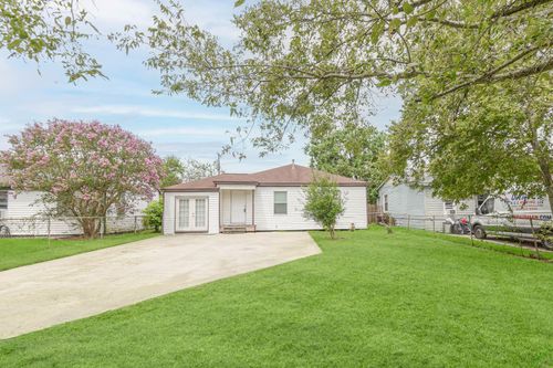 208 17th Ave N, Texas City, TX, 77590-6205 | Card Image