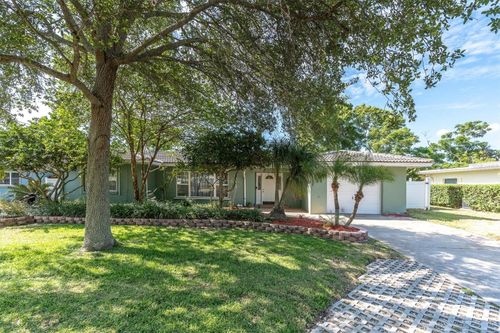 29 Southwind Dr, BELLEAIR BLUFFS, FL, 33770-2043 | Card Image