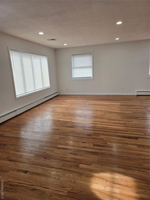 25 Johnson Pl, Hempstead, NY, 11550-7613 | Card Image