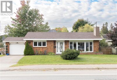 915 Vanier Blvd, House other with 2 bedrooms, 2 bathrooms and null parking in Bathurst NB | Image 3