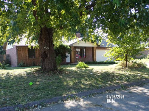 1816 S Hedgewood Dr, Bolivar, MO, 65613-2831 | Card Image
