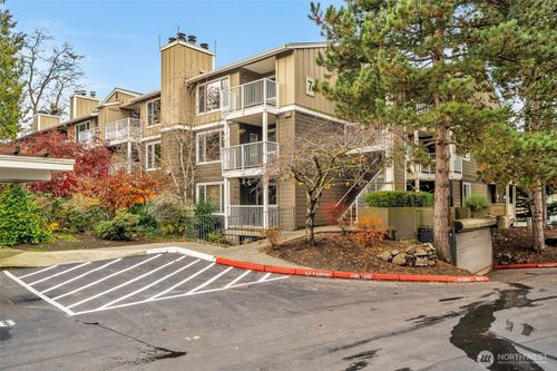 unit-7203-300 N 130th St, Seattle, WA, 98133-7974 | Card Image