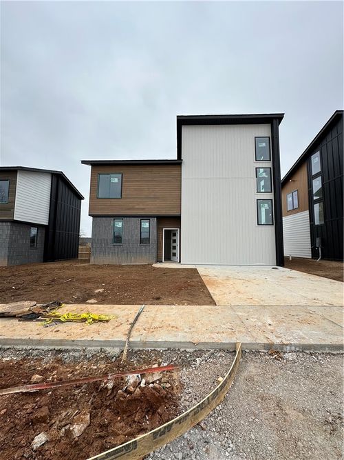 2402 S 27th St, Rogers, AR, 72758 | Card Image