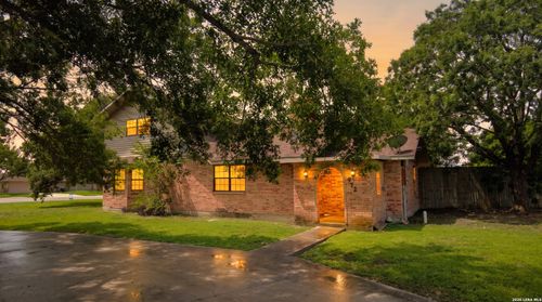 972 Barbarosa Rd, New Braunfels, TX, 78130-2739 | Card Image