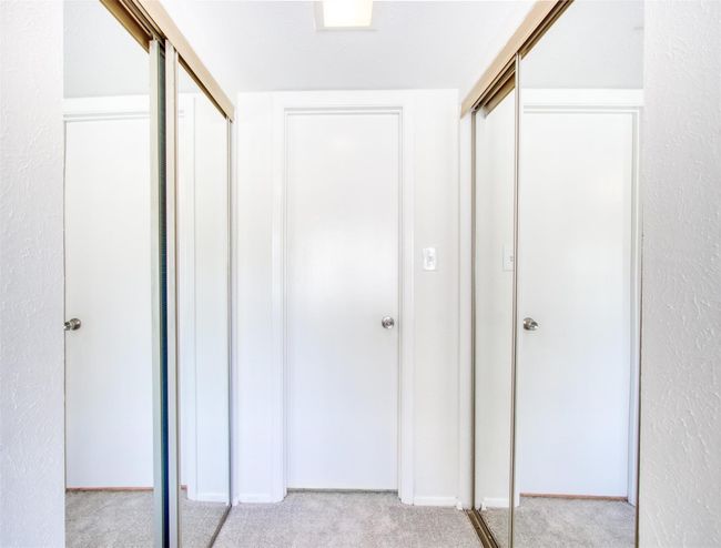 Hall with light carpet | Image 21