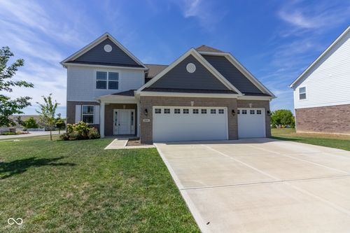 1646 Beach Dr, Greenwood, IN, 46143-5009 | Card Image