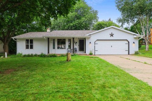2925 Devroy Lane, Howard, WI, 54313 | Card Image