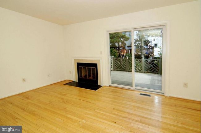 6581 Cypress Point Rd, Townhouse with 2 bedrooms, 4 bathrooms and null parking in ALEXANDRIA VA | Image 6