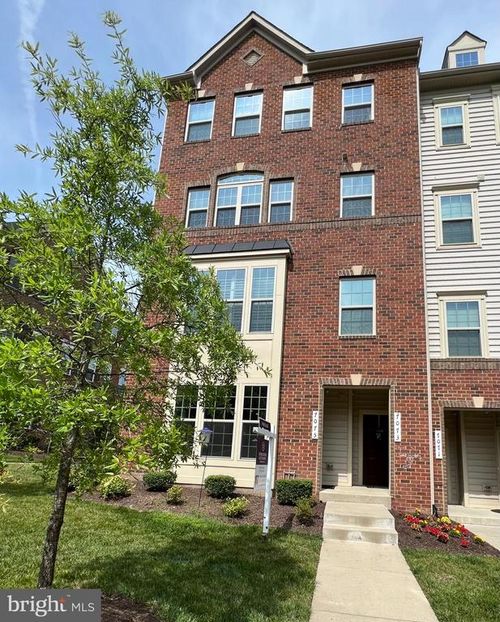 8g-7075 Darbey Knoll Dr, GAINESVILLE, VA, 20155-3634 | Card Image