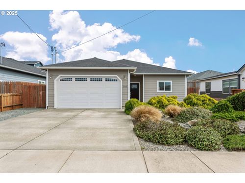 1065 Crocker St, Coos Bay, OR, 97420-3080 | Card Image