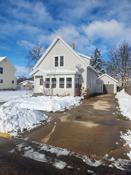 106 E Hudson St, Mazomanie, WI, 53560-7104 | Card Image