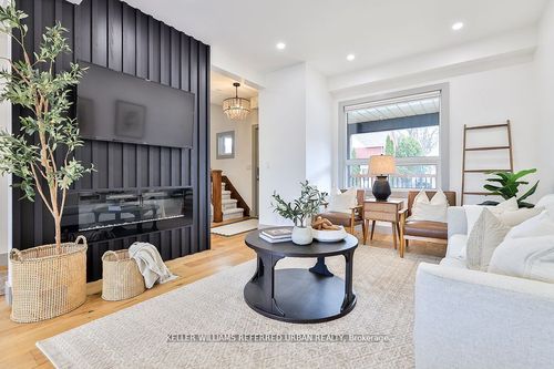 146 Agnes St, Oshawa, ON, L1G1V4 | Card Image