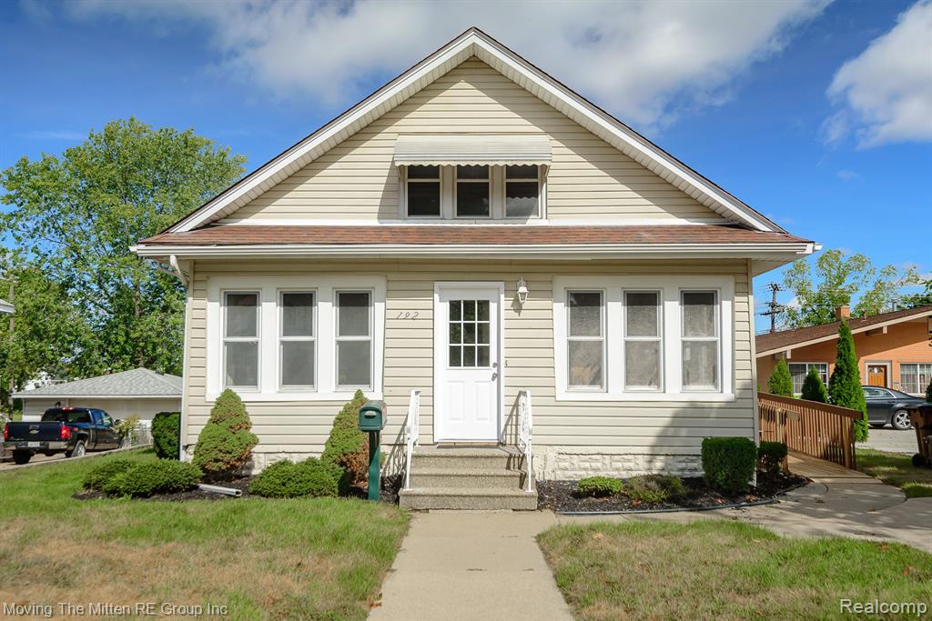 Columbia Ave, Belleville, MI 48111