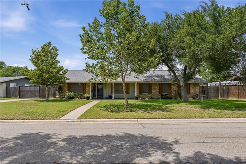 143 N Janin Cir, Portland, TX, 78374-1411 | Card Image