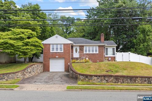 229 Mount Pleasant Ave, Woodland Park, NJ, 07424-2735 | Card Image