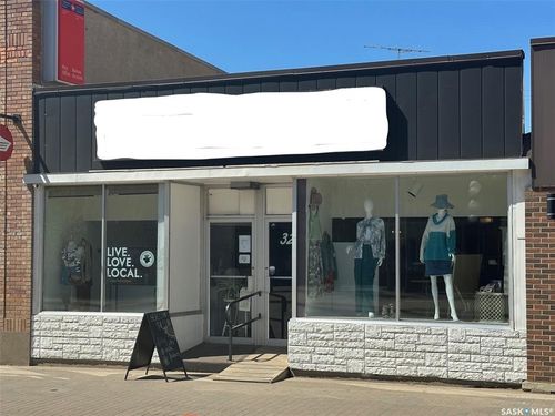 328 Main St N, Moose Jaw, SK, S6H3J9 | Card Image