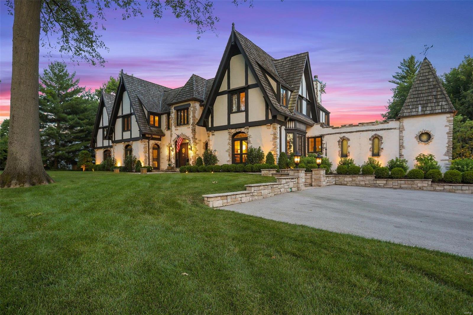 Clermont Ln, Saint Louis, MO 63124