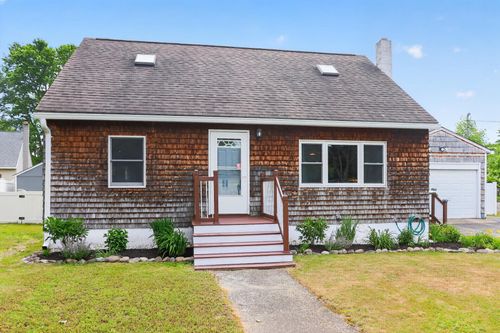 1 Scammon Ln, Exeter, NH, 03833-4207 | Card Image