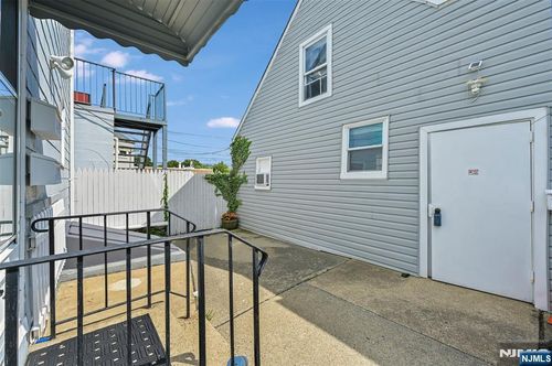 258-252-258 Degraw Ave, Teaneck, NJ, 07666-3206 | Card Image