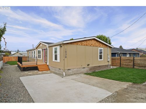 1038 Ne Willow St, Roseburg, OR, 97470 | Card Image