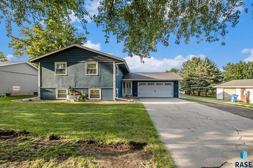 1012 Nw 6th St, Madison, SD, 57042-1926 | Card Image