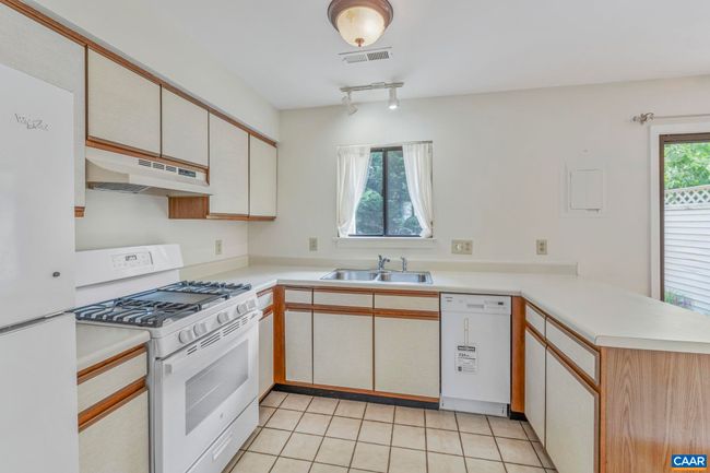553 Millstone Ct, Condo with 2 bedrooms, 2 bathrooms and null parking in CHARLOTTESVILLE VA | Image 14