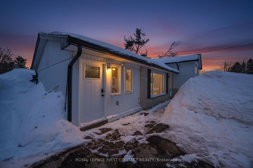 4 Wallis St, Warminster, ON, L3V8N9 | Card Image