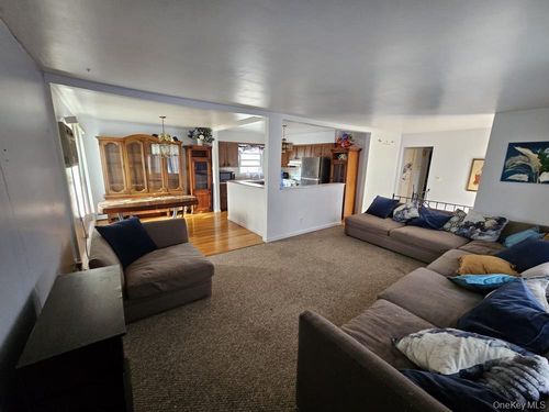 5 Ireland Pl, Copiague, NY, 11726-4109 | Card Image