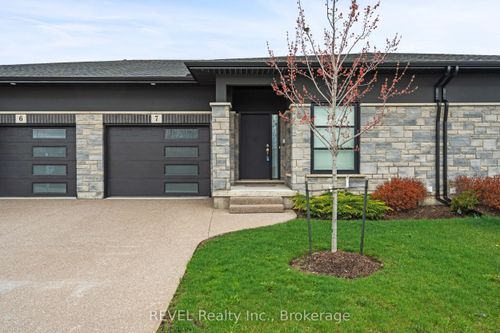 7-7138 E Parsa Street E, Niagara Falls, ON, L2H3W1 | Card Image