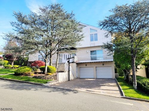 307 Center St, Englewood Cliffs, NJ, 07632-1622 | Card Image