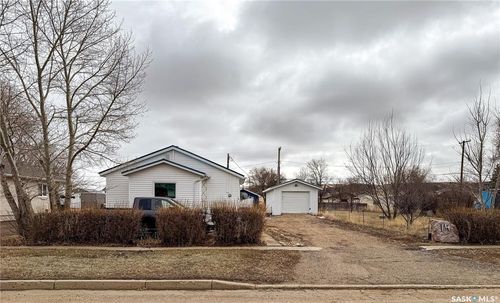 14 H Ave, Willow Bunch, SK, S0H4K0 | Card Image