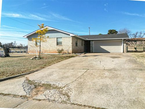 112 Taft Dr, Chickasha, OK, 73018-6740 | Card Image