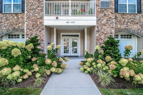 603-603 Brookside Ct, Newtown, CT, 06470-1278 | Card Image