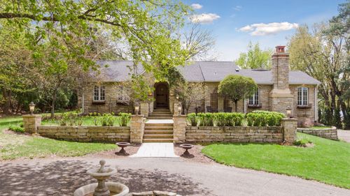 994 Wagon Wheel Trl, Mendota Heights, MN, 55120-1316 | Card Image