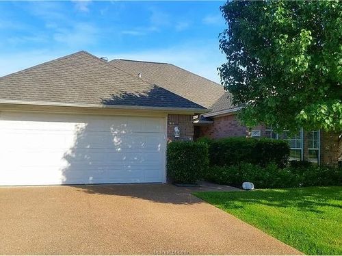 302 Regensburg Ln, College Station, TX, 77845-3904 | Card Image