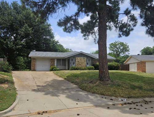 1908 Brookview Dr, Arlington, TX, 76010-4339 | Card Image