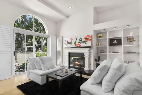 d-5117 Renaissance Ave, San Diego, CA, 92122-5559 | Card Image