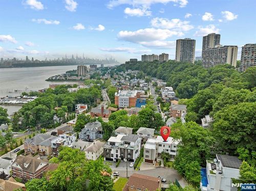 24 Casta Ln, Edgewater, NJ, 07020-1504 | Card Image