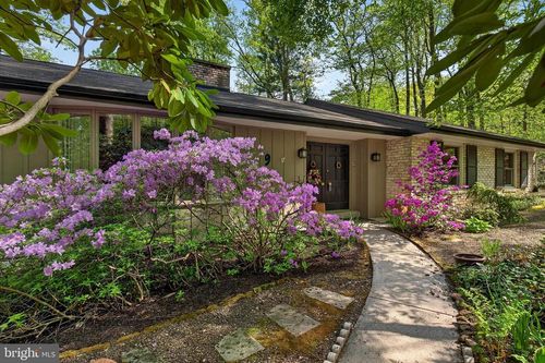 9 Brownstone Dr, Hershey, PA, 17033-2502 | Card Image