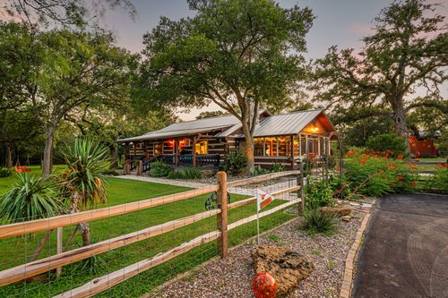 402 Smith Rd, Bastrop, TX, 78602-7688 | Card Image