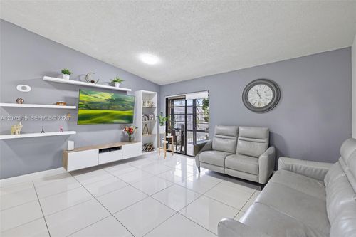 206-827 Ne 199th St, Miami, FL, 33179-3058 | Card Image