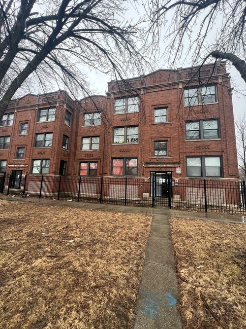 3-71 E 69th St, Chicago, IL, 60637-6520 | Card Image