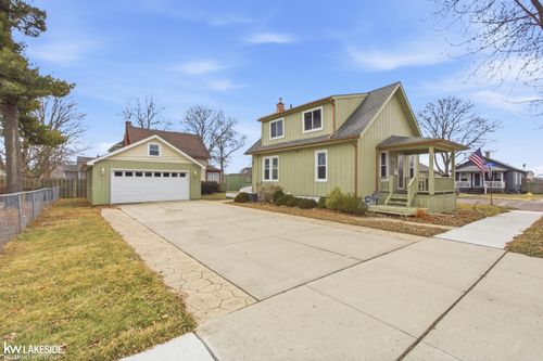 353 George St, Trenton, MI, 48183-2150 | Card Image